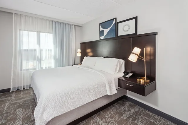 جناح بسرير كينج بغرفة نوم واحدة لذوي الإعاقة، Staybridge Suites Albany Wolf Rd Colonie Center 1/3