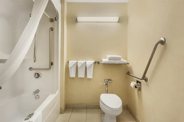 غرفة بسرير كوين لذوي الإعاقة، Best Western Cold Lake Inn 7/9