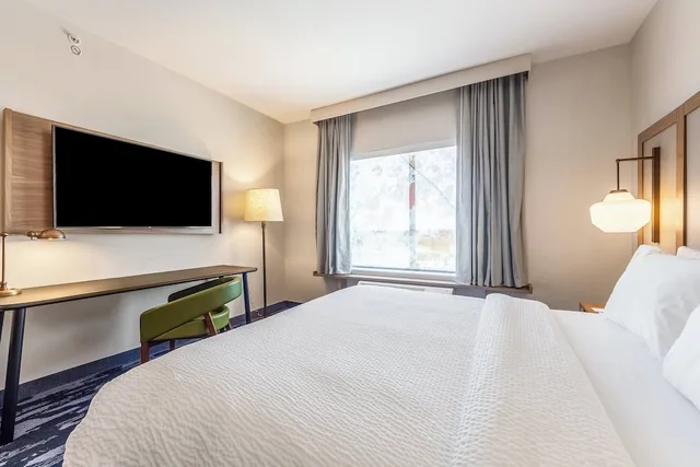 غرفة بسرير كينج لذوي الإعاقة، Fairfield Inn & Suites Dallas Arlington South 1/3