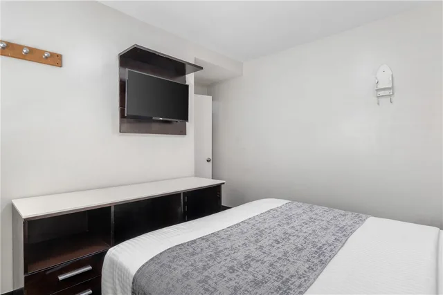 Family Suite, 2 Queen Beds, Surestay Hotel By Best Western Beverly Hills West 15/17