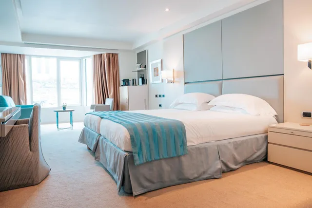 جناح جونيور بإطلالة على المرفأ، Port Palace Hotel 7/10