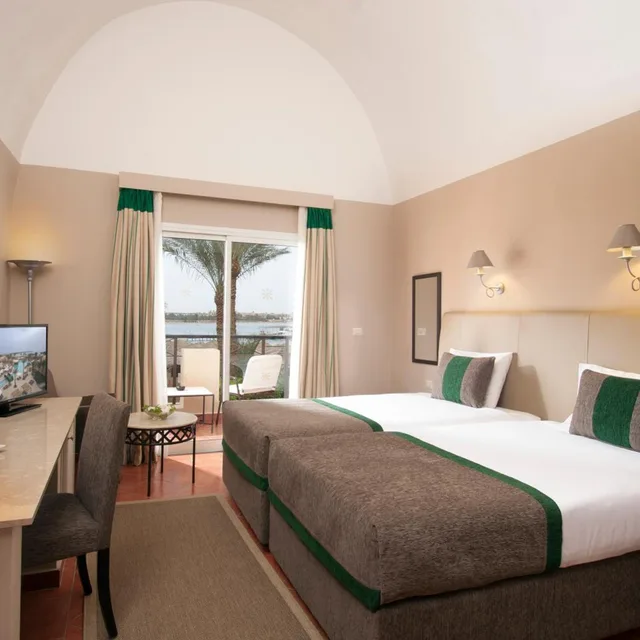 Superior, Family, Double or Twin Bed, Lateral Side Sea View، JAZ Makadina 1/5