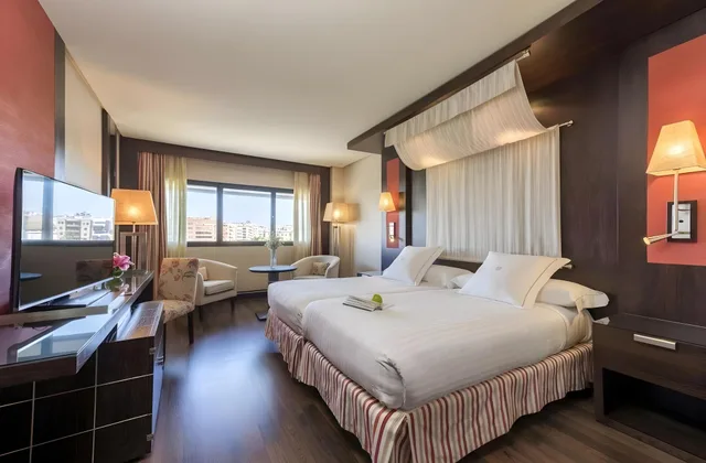 غرفة قياسية بسرير مزدوج وسريرين منفصلين، Cordoba Center 1/1