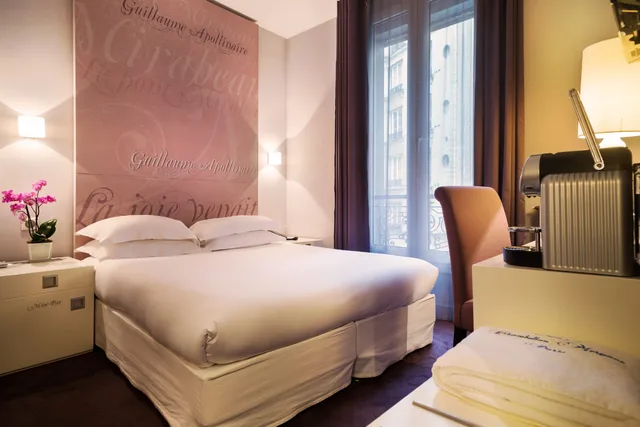 Executive, Queen Bed, Hotel Chambellan Morgane 1/2