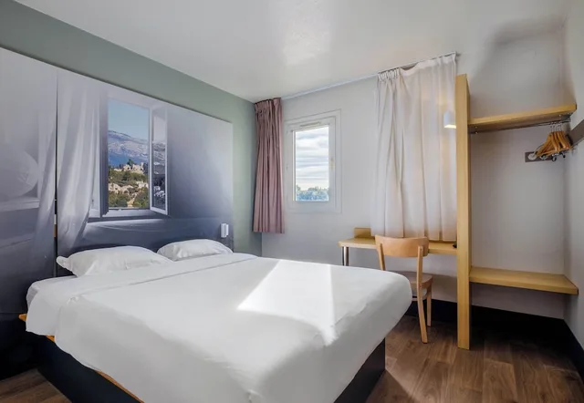 غرفة بسرير مزدوج لذوي الإعاقة، B&B Hotel Antibes Sophia Le Relais 1/2