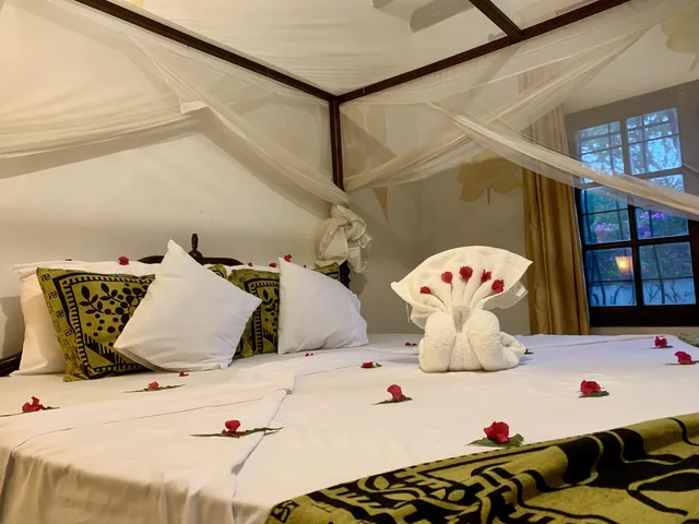 غرفة قياسية بسرير كوين بإطلالة على المسبح بشرفة، Kenyan House Boutique Hotel 10/10