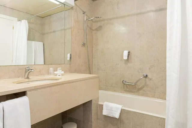 غرفة ثلاثية، Hotel Holiday Inn Porto 3/3