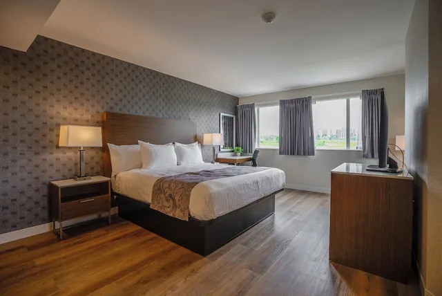 جناح استوديو فاخر بسرير كينج، Monte Carlo Inn Oakville Suites 3/9