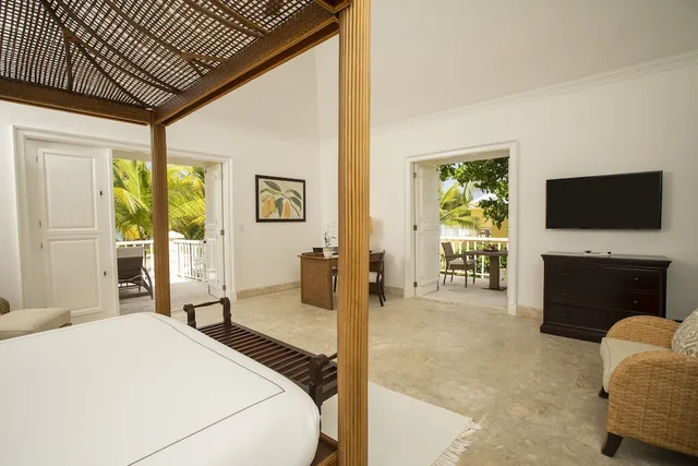 Junior Suite, King Bed, Beach Front, Tortuga Bay Puntacana 4/5