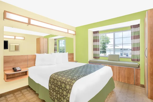 جناح استوديو بسرير كوين مع أريكة، Microtel Inn Suites By Wyndham Tuscumbia Muscle Shoals 7/10