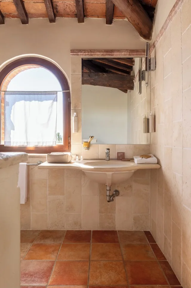 جناح جونيور بسرير كوين، Castello Di Leonina Relais 8/9