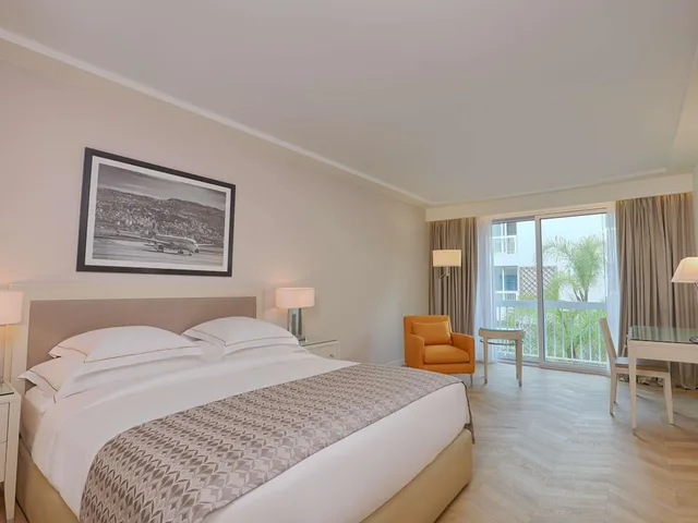 Executive, King Bed, Movenpick Hotel Beirut 3/10