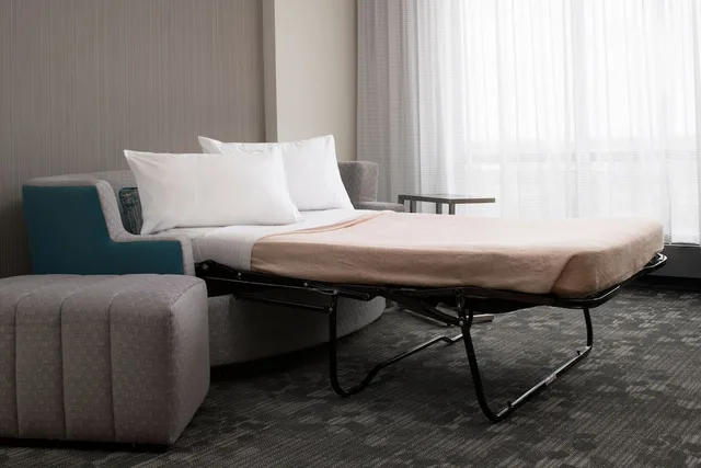 استوديو بسرير كينج مع أريكة، Courtyard by Marriott Edina Bloomington 2/4