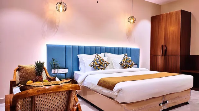 غرفة بريميوم بسرير كينج، MGR Hotel Moradabad 2/10
