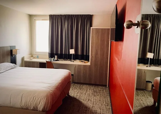 Room, Double Bed, MERCURE Chartres Est 1/6