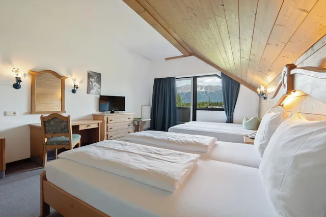 غرفة قياسية بسرير مزدوج بإطلالة على الجبل بشرفة، Gruberhof Hotel 4/10