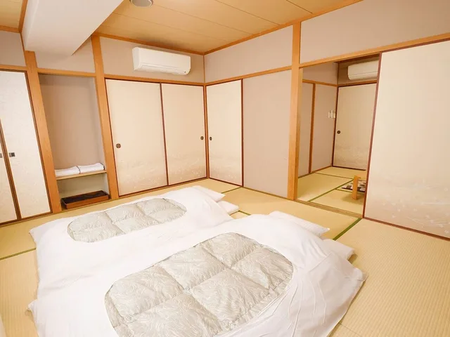 غرفة يابانية بفرشتي فوتون بأرضية تاتامي، Matsuyama New Grand Hotel 7/10