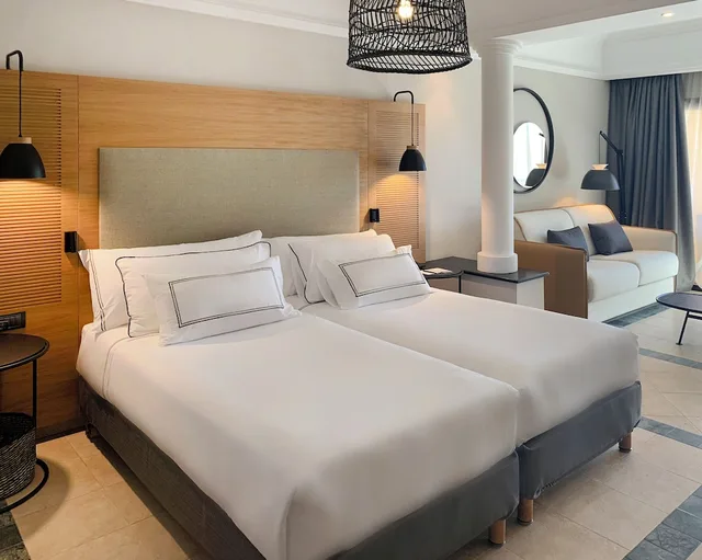 The Level, Premium, King Bed، Melia Villaitana 3/5