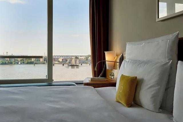 Suite, Double Bed, River View, Louis C Jacob 2/5