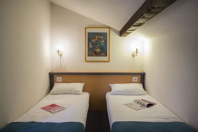Family, 1 Double and 3 Single Beds، Hotel Les Mesanges 2/5