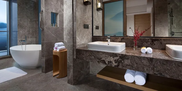 غرفة قياسية بسريرين مزدوجين بإطلالة على الحديقة، Crowne Plaza Hangzhou Thousand Island Lake 3/3
