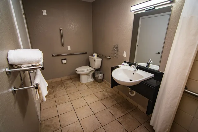 1 Full Bed - ADA/Tub/Premium/Mini Fridge، Motel6 Kissimmee, FL - Orlando 9/10