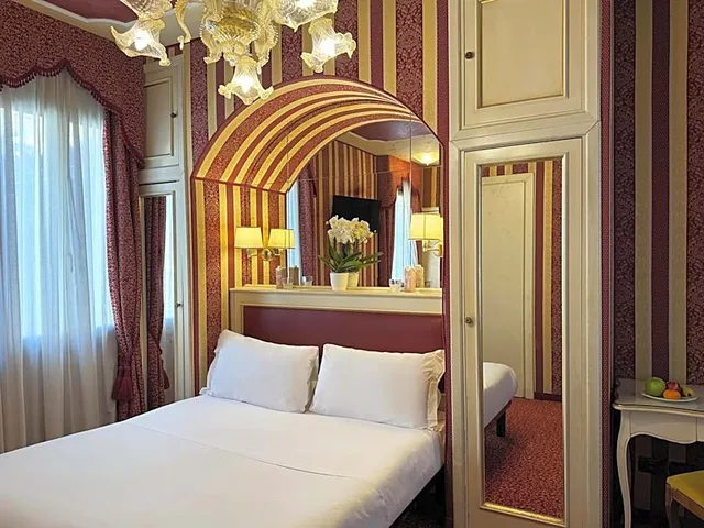 غرفة ثلاثية، Hotel Alcyone 2/4