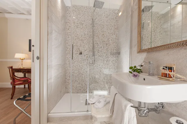 غرفة رباعية بسرير مزدوج وسريرين منفصلين، La Residenza del Sole al Pantheon 5/8