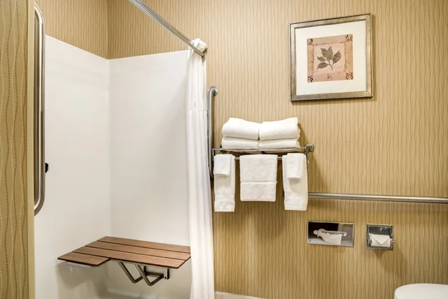 غرفة بسريرين كوين لذوي الإعاقة، Hampton Inn St. Joseph 6/6