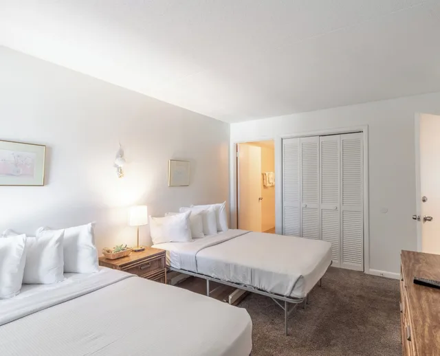 2 Bedrooms, Condo, Standard, 2 Double Beds, King Bed, Bay View, Sofa, Balcony، Bay Club Resort 1/10