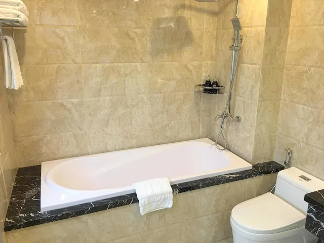 غرفة ديلوكس بسرير كينج بإطلالة على المدينة، T&M Luxury Hotel Hanoi 4/4