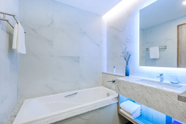 غرفة ديلوكس بسرير مزدوج بإطلالة على المسبح بشرفة، Bluesotel Smart Krabi Aonang Beach Adults Only 8/10