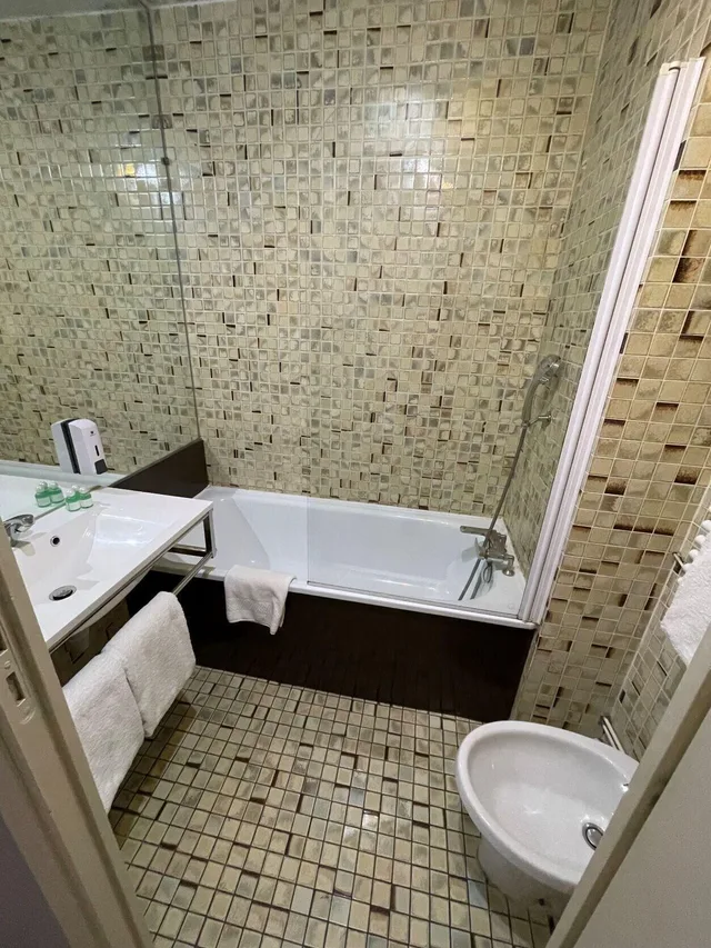 غرفة ثلاثية، Hotel Napoleon 4/4