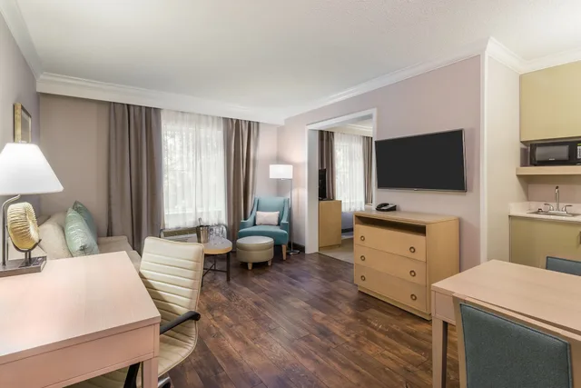 Suite, King Bed, Sofa, Holiday Inn Express Fairhope - Point Clear 3/4