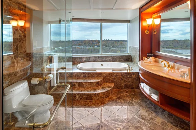 جناح، Hilton Lac Leamy 2/3