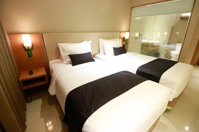 Star, Single, Queen Bed، Yellow Star Ambarukmo Hotel 5/10