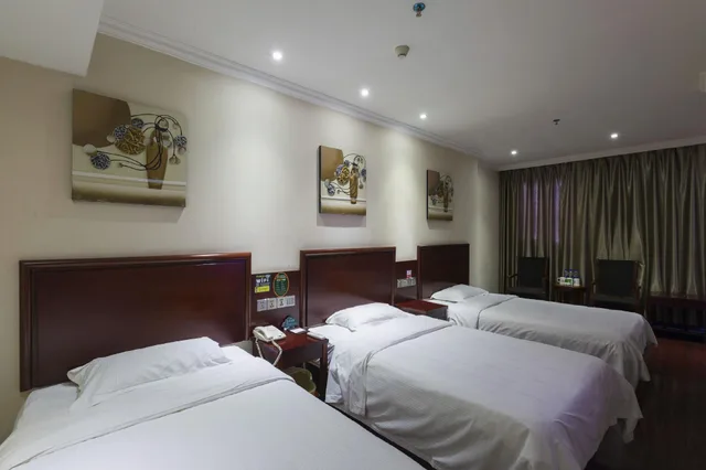 غرفة قياسية ثلاثية، GreenTree Inn Jiangxi Yingtan Railway Station Square Business Hotel 1/2