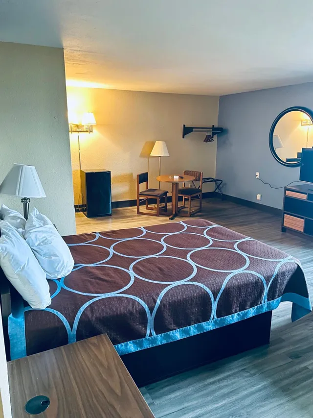 استوديو بسريرين مزدوجين، Super 8 by Wyndham Corbin/London KY 1/3