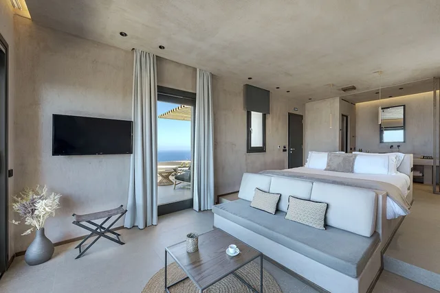 جناح بسرير كينج بمسبح خاص، North Santorini Luxury Spa Hotel 2/3