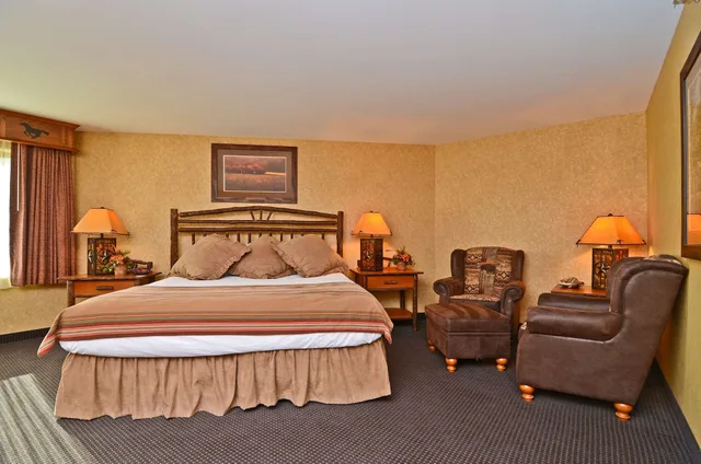 جناح بسرير كينج مع أريكة بحوض جاكوزي، Best Western Plus Kelly Inn and Suites 3/10