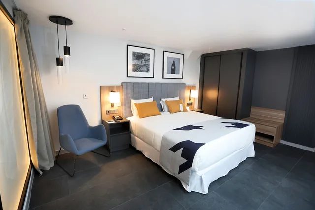 Deluxe, Twin Beds, No Window, Hotel Riu Plaza London Victoria 5/10