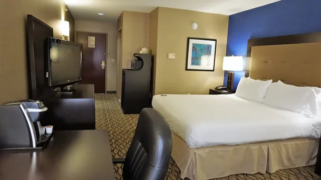 غرفة قياسية بسرير كينج لذوي الإعاقة، Holiday Inn Express Hotel Suites Gibson 2/4