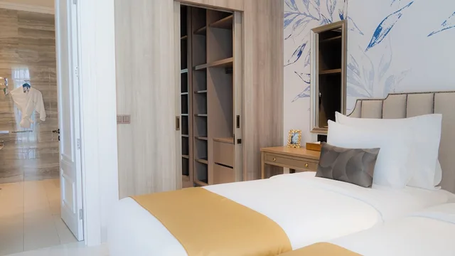 1 Bedroom, Suite, King Bed, The Grand Mansion Menteng 2/3