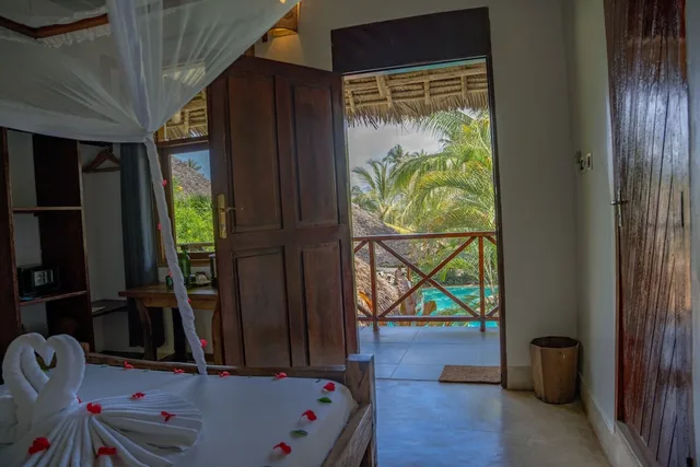 غرفة قياسية بسرير كوين بإطلالة على المسبح، Aluna Beach Lodge 1/3