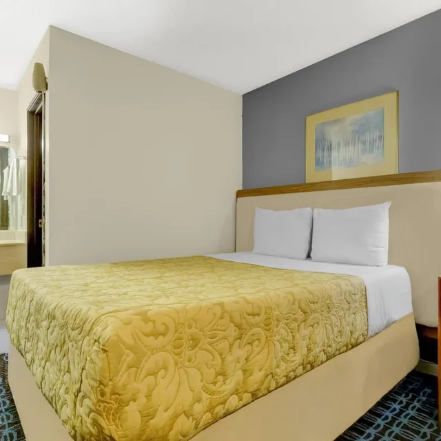 غرفة بسرير كينج وسرير كوين، Brookville Inn By OYO Near Dayton International Airport 1/7