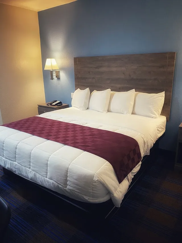 غرفة مفردة بسرير كينج، Lone Star Inn 1/8
