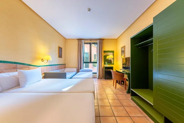 غرفة كومفورت عائلية مفردة بسرير مزدوج، Port Jardin Milenio 1/5