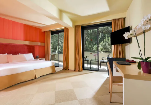 غرفة عائلية ثلاثية بسرير كينج وسرير فردي، Hilton Sorrento Palace 3/10