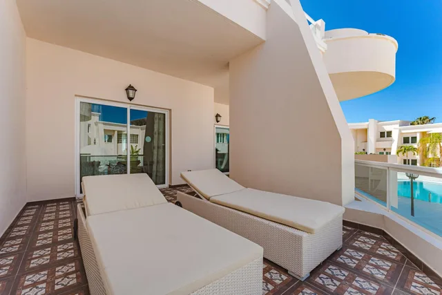 Suite, 1 King and 1 Single Beds, Flamingo Suites 5/8