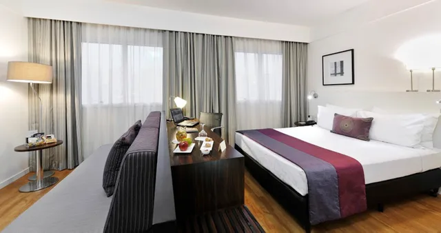 Luxury, Single, Queen Bed, Comfort Suites Alphaville 2/2